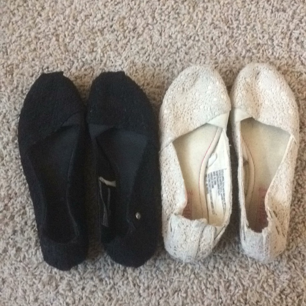 SOLD Lot Mad Love flats black, off-white 7